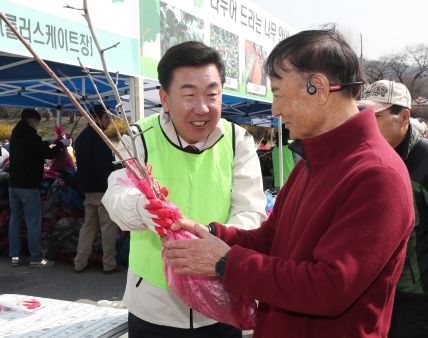 청주시, ‘2024년 나무 나누어주기 행사’성료