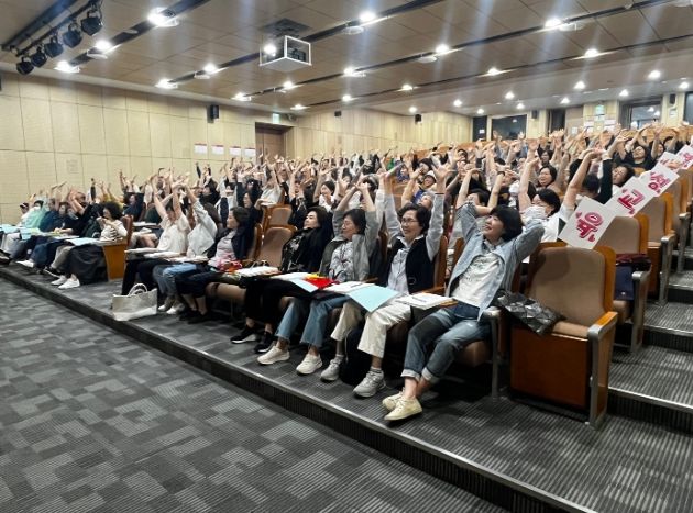 서초구 '손주 돌보미' 인기대폭발, 수강생 확 늘려 확대운영 나선다