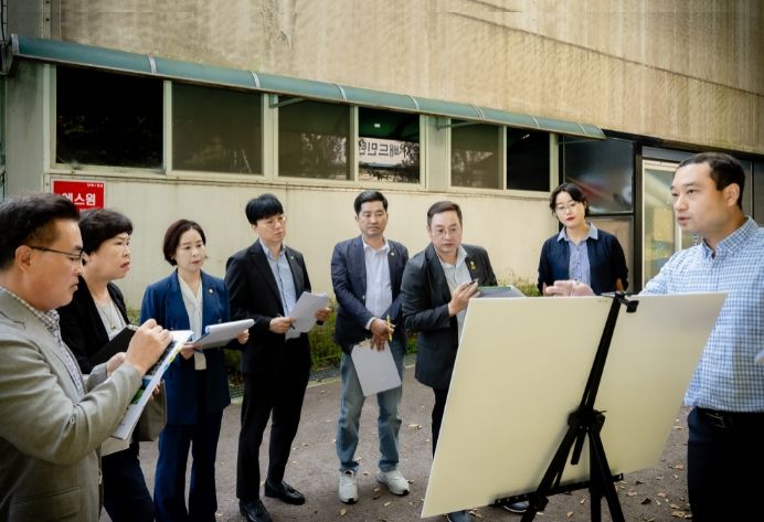 자치행정위원회는 행정사무감사에 대비해 시의 주요사업장을 방문했다.중소유통공동도매물류센터