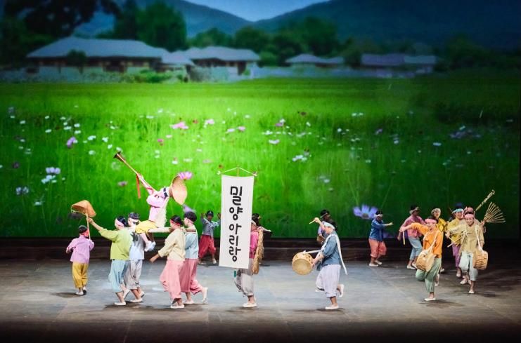 밀양아리랑예술단 공연 모습