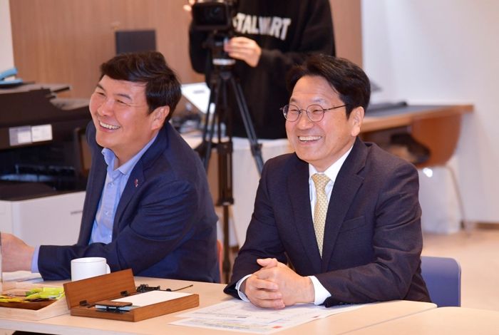 디지털커머스 전문기관 ‘소담스퀘어 광주’서 15번째 정책소풍, 광주광역시 강기정 시장 “온·오프라인 연결로 소상공인 경쟁력 키워야”