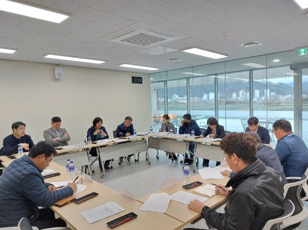 거창군은 구인모 군수 공약사업인 농산물 생산원가 보장제의 조속한 시행을 위해 지난달 ‘농산물 생산원가 보장제 실무위원회’를 구성하고, 지난 23일 농업기술센터에서 2차 회의를 개최했다.