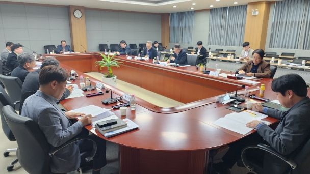 충남도는 27일 충남연구원에서 수도권 공공기관 충남혁신도시 유치 자문회의를 개최했다.