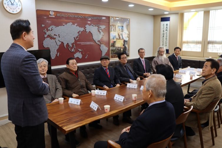 3월 6일(목) 오전 11시 정부파견 사범 14명이 국기원을 방문했다. 사진은 이동섭 국기원장이 인사말을 하고 있는 모습