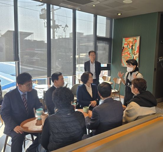 청주시의회 보건환경위원회, 스타벅스 일회용컵 회수보상제 현장 방문