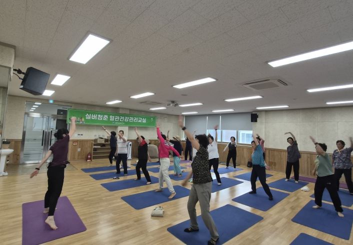강진군보건소에서 실버청춘 혈관건강 관리교실 프로그램을 실시하고 있다.