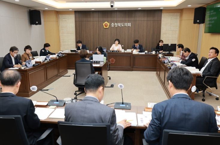 충북도의회 산업경제위원회는 6일 제430회 정례회에서 과학인재국, 충북과학기술혁신원, 충북테크노파크에 대한 2025년도 행정사무감사를 실시했다.