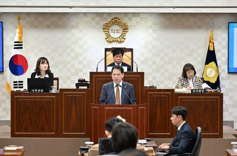 제290회 정례회 제1차 본회의에서 김성군 의원 5분 자유발언 모습