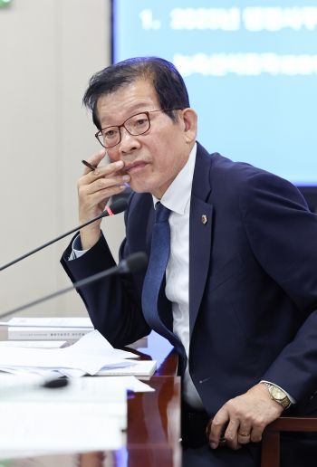 행정사무감사에 나선 이동현 의원