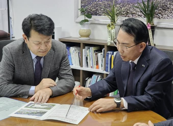 이완섭 서산시장이 지난 17일 국회를 방문해 국회의원들과 주요 현안 사업들에 대해 소통했다.