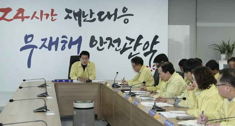 관악구 재난안전대책본부 제설대책 추진보고회(가운데 박준희 관악구청장)