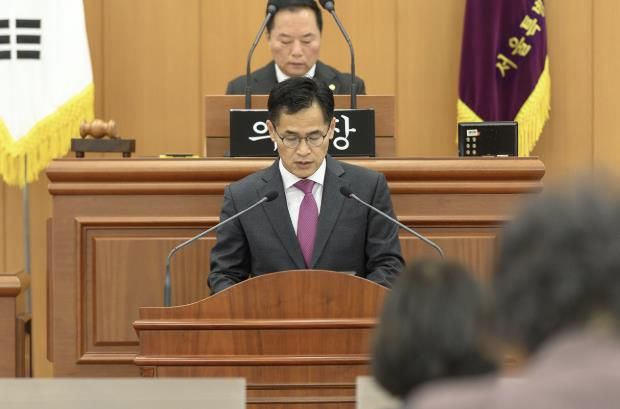 제316회 양천구의회 제2차 정례회 제1차 본회의에서 시정연설 중인 이기재 양천구청장