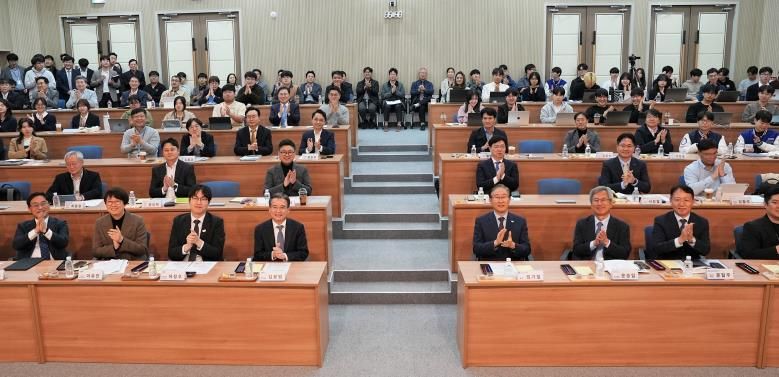 지난 10월 27일 대통령실, 기후에너지환경부, 기업, 대학 연구진 등이 한국에너지공과대학교에서 ‘차세대 전력망 혁신 및 인재 양성·창업 생태계 구축 기업간담회’를 진행했다.