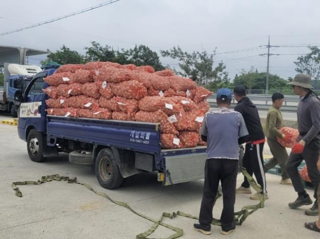 지역 농산물의 운송을 돕는 ‘수확 운송작업단 운영 지원 사업’ 추진 모습.