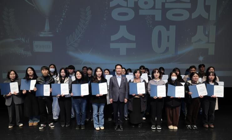 고창군장학재단, 2025년 장학증서 수여..“256명, 1억8400만원 장학금 전달”