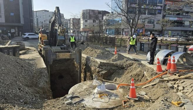 서산시가 중앙호수공원 일원을 대상으로 서산배수분구(동 지역) 도시침수 대응사업을 추진하는 모습