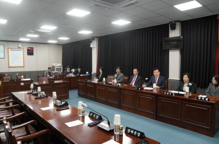 태백시의회 긴급 현안 간담회, 태백시장 불참으로 무산