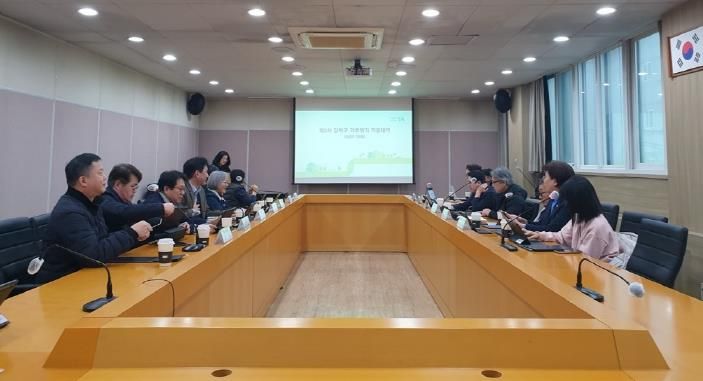 지난해 강북구청에서 개최된 강북구 탄소중립위원회 회의 전경