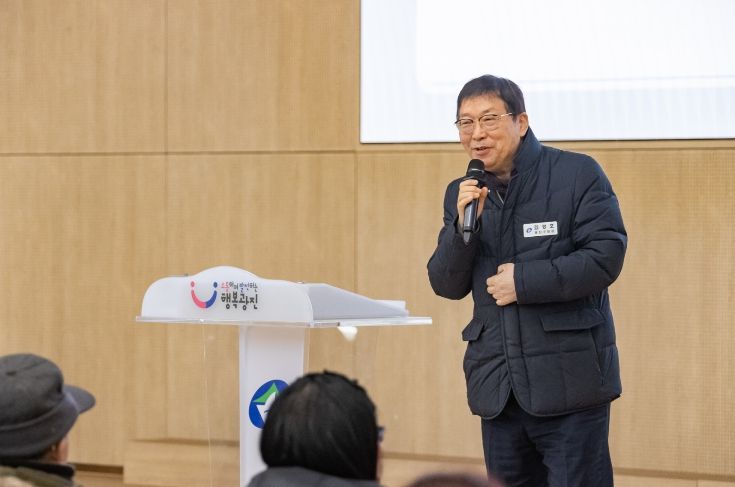 김경호 광진구청장(공공일자리사업 참여자 교육에서 인사말씀 중인 모습)