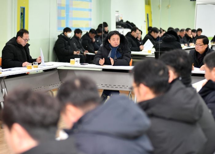 2026 화천산천어축제 일일 업무보고회의가 30일 오전 화천 청소년 수련관에서 최문순 군수를 비롯한 실과소장들이 참석한 가운데 열렸다