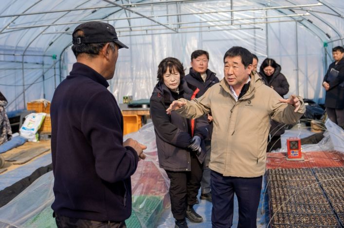 입춘 한파 속 영농 준비 현장