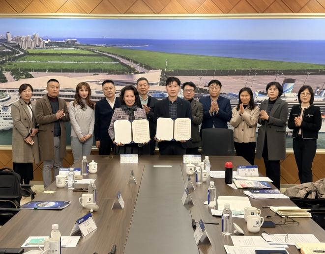 포항시는 지난 9일 중국 톈진국제크루즈모항 회의실에서 톈진크루즈요트협회와 크루즈 관광산업 활성화 및 영일만항 크루즈 기항을 위한 업무협약을 체결했다.