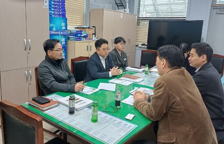 이응우 계룡시장은 25일 청양군 충남사회적경제혁신타운에서 열린 ‘충남 시장․군수협의회’에서 3軍 본부 핵심지역 지원 특별법 제정을 건의했다