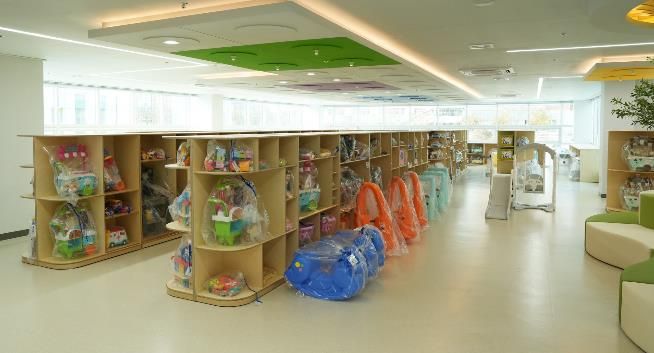 나주시가 27일 빛가람꿈자람센터 육아지원센터(장난감도서관, 놀이체험실)를 정식 개관했다. 사진은 1500여 점의 장난감을 구비한 장난감도서관 모습.(사진 제공-나주시)