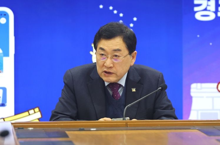 주낙영 경주시장이 3일 시청 영상회의실에서 열린 국·소·본부장회의에서 주요 현안사업에 대해 발언하고 있다.