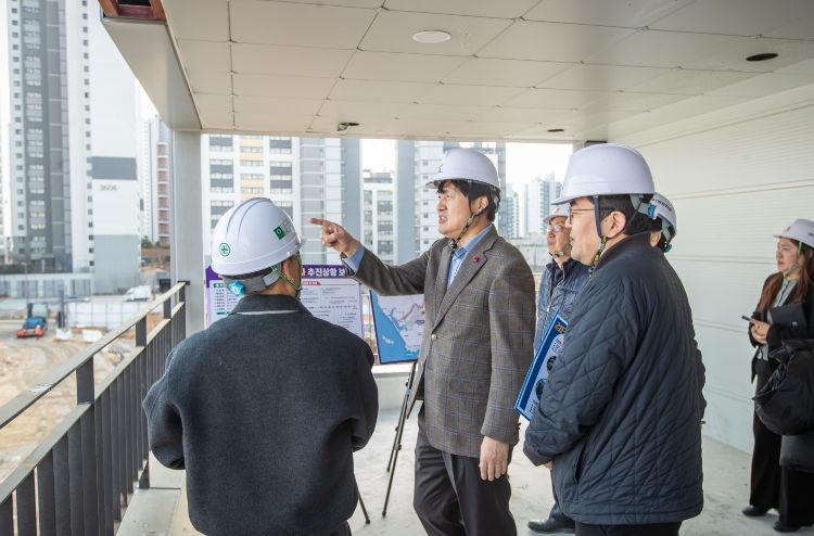 강범석 서구청장, 검단구 임시청사 현장 방문... “안전 최우선” 당부