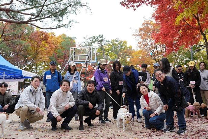 제82회 반려견과 함께하는 종로건강걷기대회에 참석한 정문헌 구청장(2025. 11. 삼청공원)