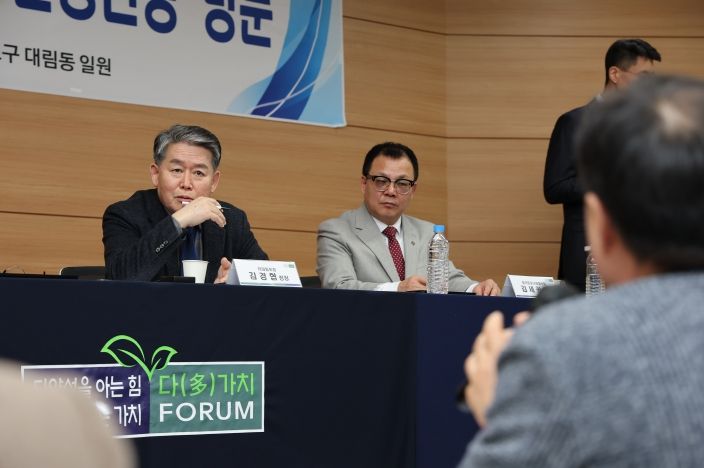 국내 귀환 중국동포 민생현장 방문 (왼쪽부터 김경협 재외동포청장, 김세광 중국동포단체협의회 의장)