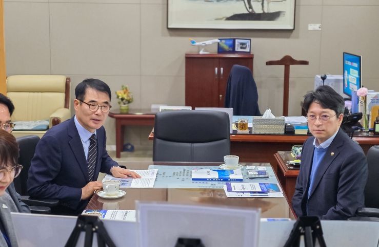 장충남 군수 국토부 방문 도로·철도 분야 현안 논의 = 홍지선 국토부 제2차관