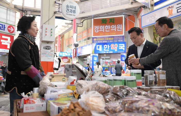 논산시 취암동 번영회&체육회 함께한 ‘3월 전통시장 장보기’