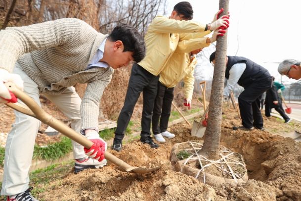 식목일 나무심기 행사