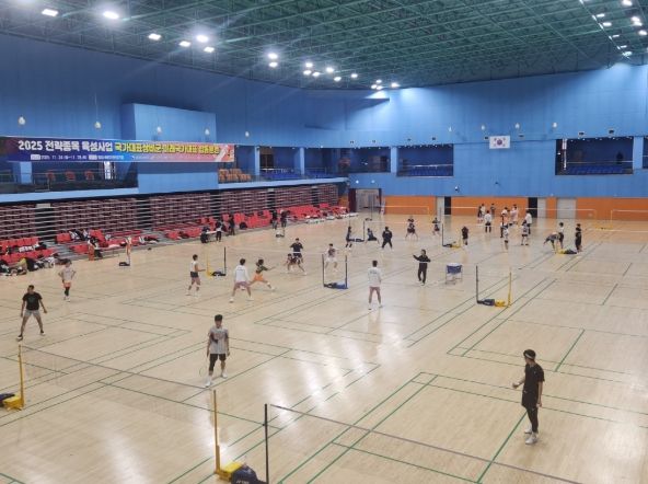 전지훈련 중인 배드민턴 선수들 모습
