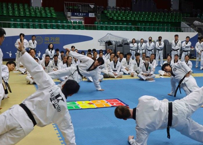 4월 4일부터 5일까지 양일간 국기원에서 열린 ‘노인태권도 지도법 기술세미나’ 모습.