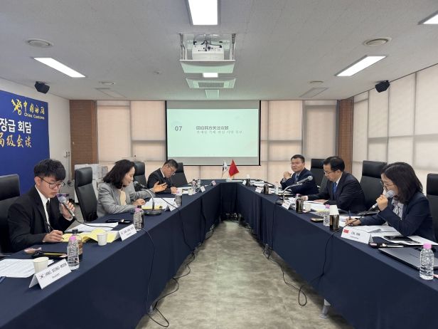 이진희 관세청 통관국장(왼쪽 가운데)이 3일 제주세관에서 중국 해관총서와 '한-중 지식재산권 보호 협력을 위한 국장급 회담'을 주재하고 있다.