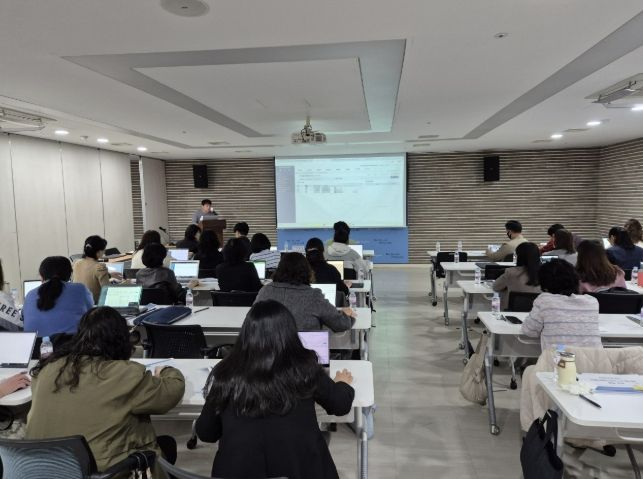 지역아동센터 종사자 역량강화 교육 진행 모습