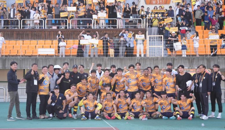 춘천시민축구단 경기 승리후 단체사진