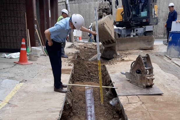 관악구 내 노후 하수관로 정비 공사를 진행 중인 관계자
