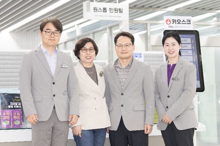 민원매니저(배테랑팀장)단체사진(왼쪽부터 윤선목, 이윤자, 정덕채, 오은주)