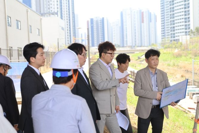 송승환 서구의장, 모경종 국회의원과 함께 계양천 연결사업 및 편의시설 조성 현장 점검 나서